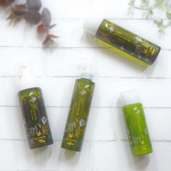 Nước hoa hồng tinh chất trà xanh Ti-ina 195ml