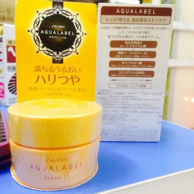 Kem dưỡng Shiseido Aqualabel Cream Ex màu vàng