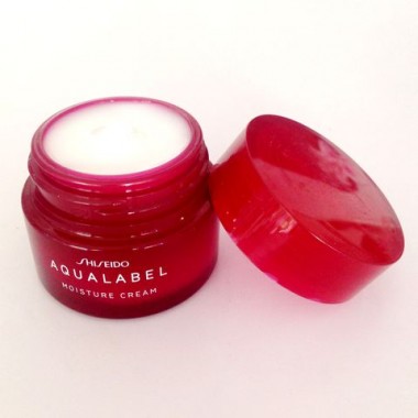 Kem dưỡng Shiseido Aqualabel Cream Ex Moisture màu đỏ